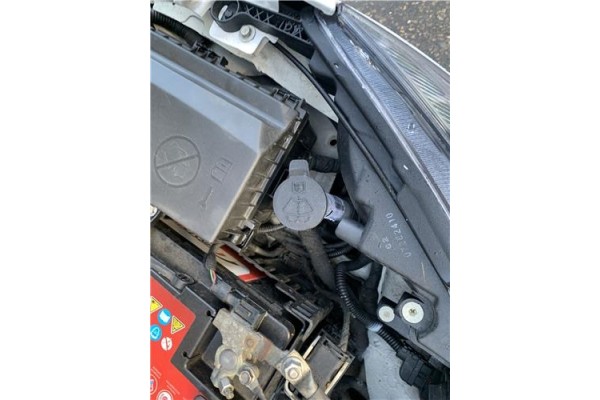 Recambio de deposito limpiaparabrisas para opel astra j berlina 5p 1.6 selective referencia OEM IAM 13260579  
