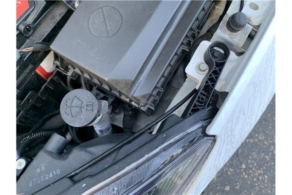 Recambio de faro delantero izquierdo para opel astra j berlina 5p 1.6 selective referencia OEM IAM 13365290  