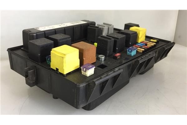 Recambio de caja fusibles/rele para opel zafira b 1.9 enjoy referencia OEM IAM 13206754 5DK00866838 