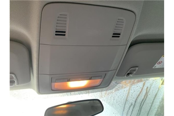 Recambio de luz delantero central techo para opel astra j berlina 5p 1.6 selective referencia OEM IAM 22774316  