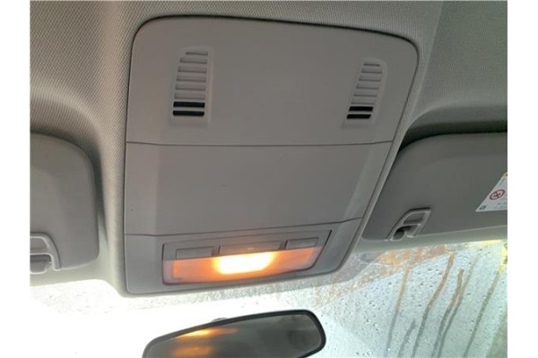 Recambio de luz delantero central techo para opel astra j berlina 5p 1.6 selective referencia OEM IAM 22774316  