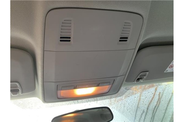 Recambio de luz delantero central techo para opel astra j berlina 5p 1.6 selective referencia OEM IAM 22774316  