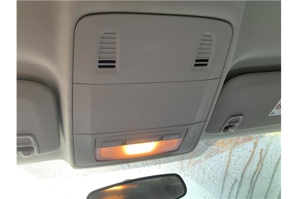 Recambio de luz delantero central techo para opel astra j berlina 5p 1.6 selective referencia OEM IAM 22774316  