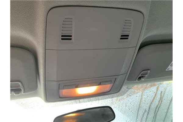 Recambio de luz delantero central techo para opel astra j berlina 5p 1.6 selective referencia OEM IAM 22774316  