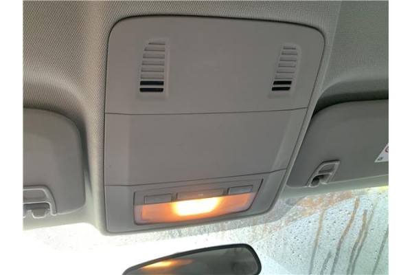 Recambio de luz delantero central techo para opel astra j berlina 5p 1.6 selective referencia OEM IAM 22774316  