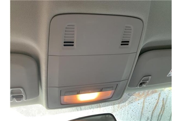 Recambio de luz delantero central techo para opel astra j berlina 5p 1.6 selective referencia OEM IAM 22774316  