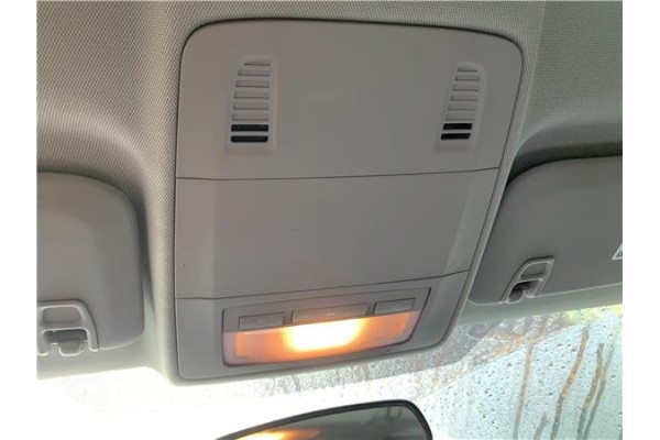 Recambio de luz delantero central techo para opel astra j berlina 5p 1.6 selective referencia OEM IAM 22774316  