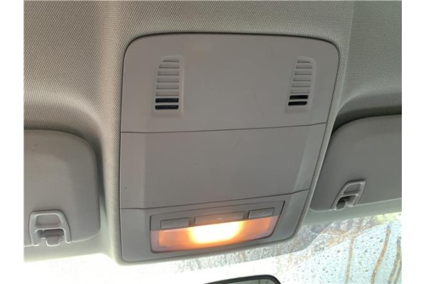 Recambio de luz delantero central techo para opel astra j berlina 5p 1.6 selective referencia OEM IAM 22774316  