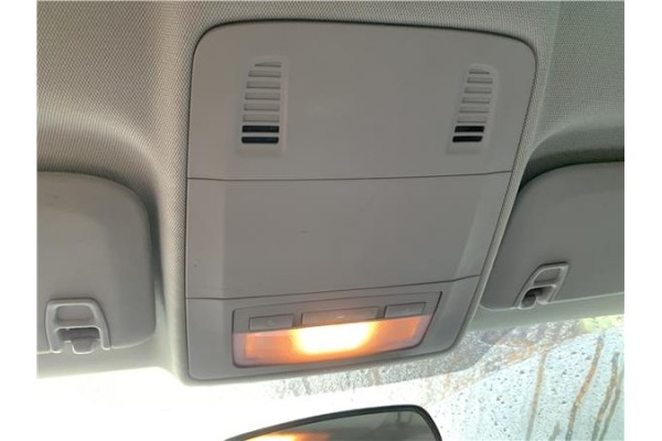 Recambio de luz delantero central techo para opel astra j berlina 5p 1.6 selective referencia OEM IAM 22774316  