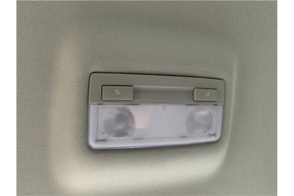 Recambio de luz trasero central techo para opel astra j berlina 5p 1.6 selective referencia OEM IAM 22774329  