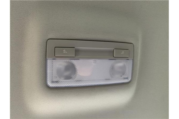 Recambio de luz trasero central techo para opel astra j berlina 5p 1.6 selective referencia OEM IAM 22774329  