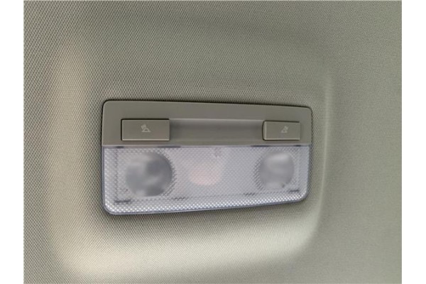 Recambio de luz trasero central techo para opel astra j berlina 5p 1.6 selective referencia OEM IAM 22774329  