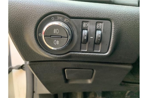 Recambio de mando de luces para opel astra j berlina 5p 1.6 selective referencia OEM IAM 13268705  