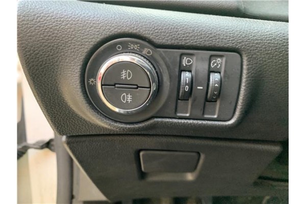 Recambio de mando de luces para opel astra j berlina 5p 1.6 selective referencia OEM IAM 13268705  