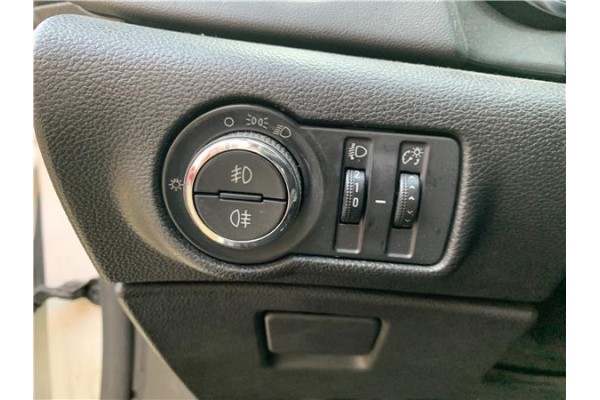 Recambio de mando de luces para opel astra j berlina 5p 1.6 selective referencia OEM IAM 13268705  