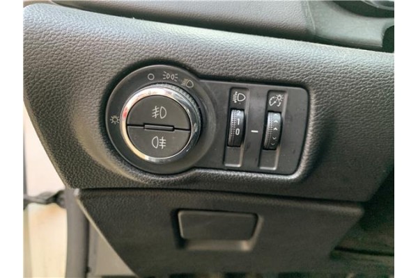 Recambio de mando de luces para opel astra j berlina 5p 1.6 selective referencia OEM IAM 13268705  