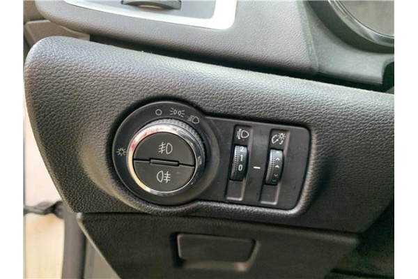 Recambio de mando de luces para opel astra j berlina 5p 1.6 selective referencia OEM IAM 13268705  