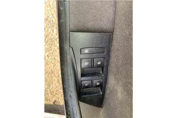 Recambio de mando elevalunas delantero izquierdo para opel astra j berlina 5p 1.6 selective referencia OEM IAM 1239090  