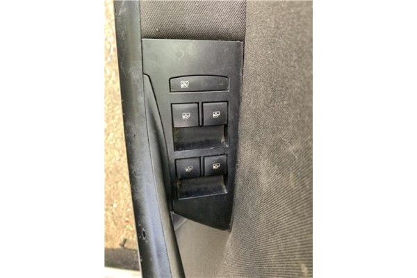 Recambio de mando elevalunas delantero izquierdo para opel astra j berlina 5p 1.6 selective referencia OEM IAM 1239090  