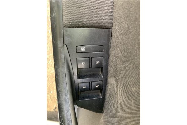 Recambio de mando elevalunas delantero izquierdo para opel astra j berlina 5p 1.6 selective referencia OEM IAM 1239090  