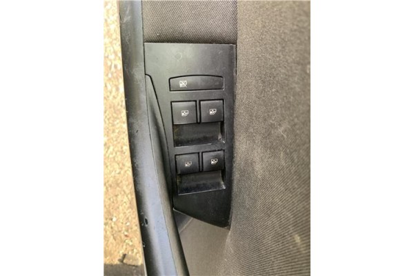Recambio de mando elevalunas delantero izquierdo para opel astra j berlina 5p 1.6 selective referencia OEM IAM 1239090  