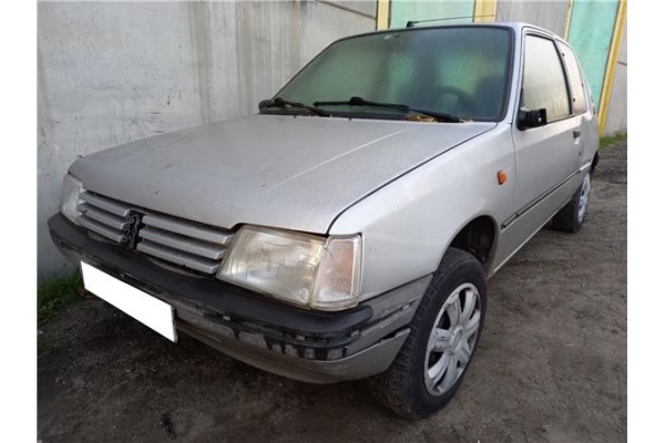 peugeot 205 berlina (1983) del año 