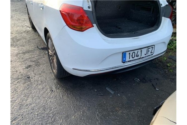 Recambio de paragolpes trasero para opel astra j berlina 5p 1.6 selective referencia OEM IAM 13364582  