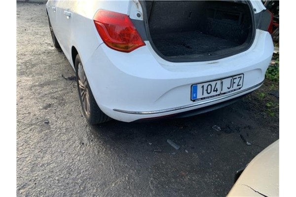 Recambio de paragolpes trasero para opel astra j berlina 5p 1.6 selective referencia OEM IAM 13364582  