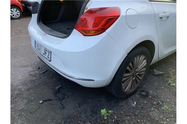 Recambio de paragolpes trasero para opel astra j berlina 5p 1.6 selective referencia OEM IAM 13364582  