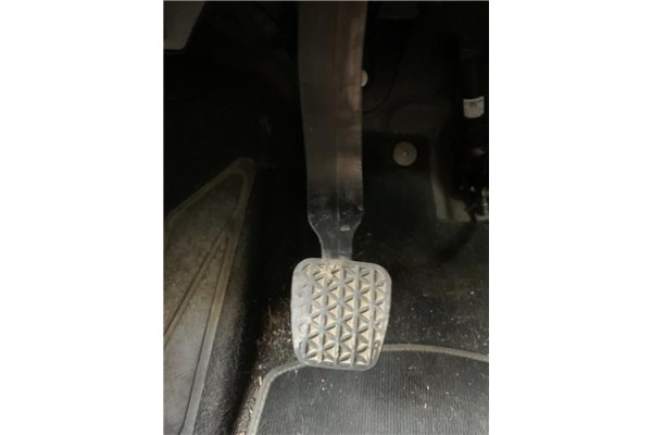 Recambio de pedal embrague para opel astra j berlina 5p 1.6 selective referencia OEM IAM 13421035  