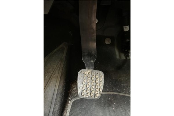 Recambio de pedal embrague para opel astra j berlina 5p 1.6 selective referencia OEM IAM 13421035  