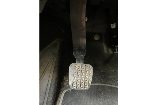 Recambio de pedal embrague para opel astra j berlina 5p 1.6 selective referencia OEM IAM 13421035  