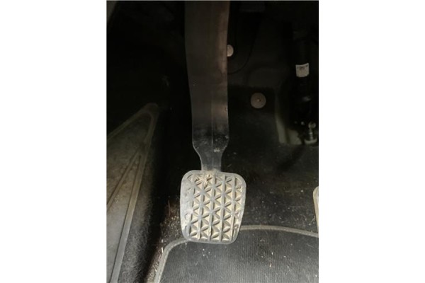 Recambio de pedal embrague para opel astra j berlina 5p 1.6 selective referencia OEM IAM 13421035  