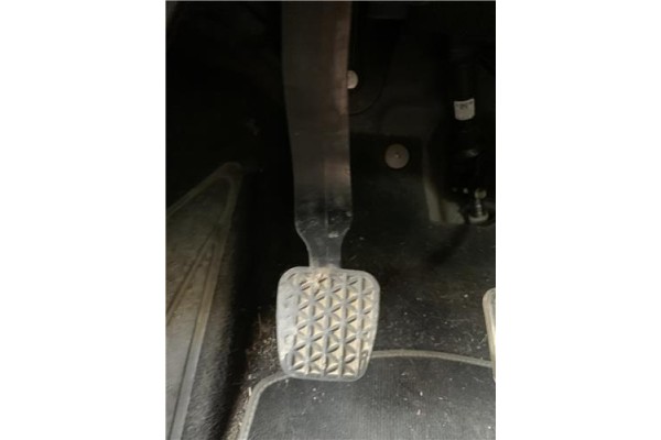 Recambio de pedal embrague para opel astra j berlina 5p 1.6 selective referencia OEM IAM 13421035  