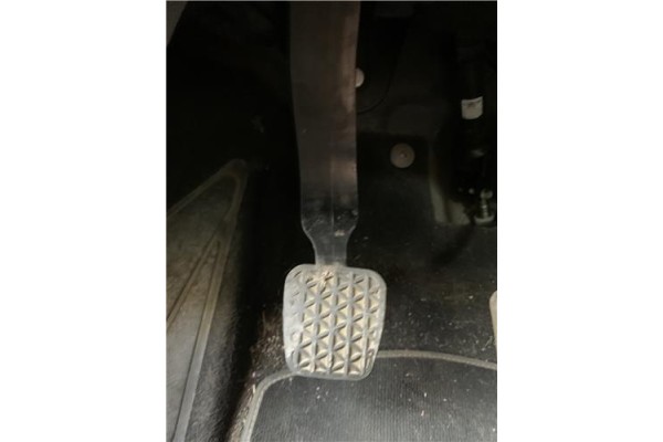 Recambio de pedal embrague para opel astra j berlina 5p 1.6 selective referencia OEM IAM 13421035  