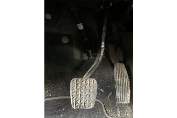 Recambio de pedal freno para opel astra j berlina 5p 1.6 selective referencia OEM IAM 13421035  