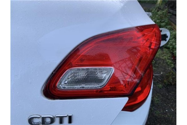 Recambio de piloto porton trasero derecho para opel astra j berlina 5p 1.6 selective referencia OEM IAM 13306454  