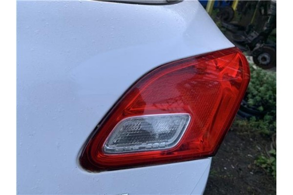 Recambio de piloto porton trasero derecho para opel astra j berlina 5p 1.6 selective referencia OEM IAM 13306454  