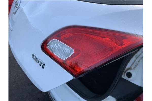 Recambio de piloto porton trasero derecho para opel astra j berlina 5p 1.6 selective referencia OEM IAM 13306454  