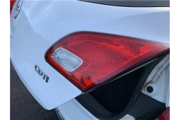 Recambio de piloto porton trasero derecho para opel astra j berlina 5p 1.6 selective referencia OEM IAM 13306454  