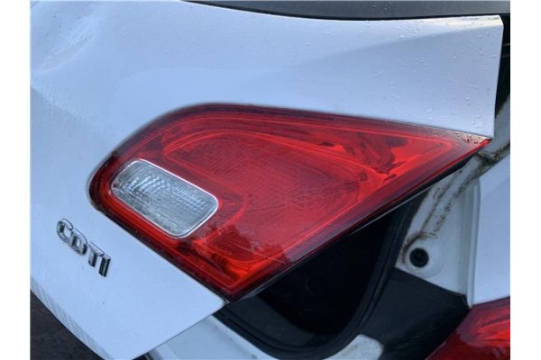 Recambio de piloto porton trasero derecho para opel astra j berlina 5p 1.6 selective referencia OEM IAM 13306454  