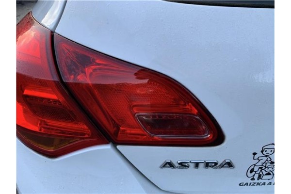 Recambio de piloto porton trasero izquierdo para opel astra j berlina 5p 1.6 selective referencia OEM IAM 13306453  