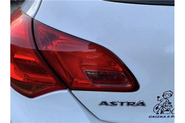 Recambio de piloto porton trasero izquierdo para opel astra j berlina 5p 1.6 selective referencia OEM IAM 13306453  