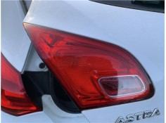 Recambio de piloto porton trasero izquierdo para opel astra j berlina 5p 1.6 selective referencia OEM IAM 13306453  