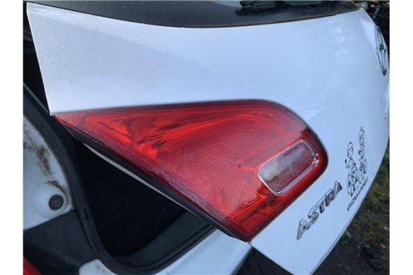 Recambio de piloto porton trasero izquierdo para opel astra j berlina 5p 1.6 selective referencia OEM IAM 13306453  