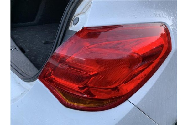 Recambio de piloto trasero derecho para opel astra j berlina 5p 1.6 selective referencia OEM IAM 13306454  