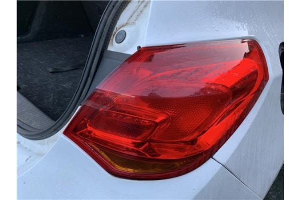 Recambio de piloto trasero derecho para opel astra j berlina 5p 1.6 selective referencia OEM IAM 13306454  