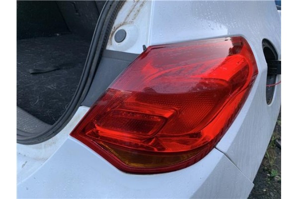 Recambio de piloto trasero derecho para opel astra j berlina 5p 1.6 selective referencia OEM IAM 13306454  