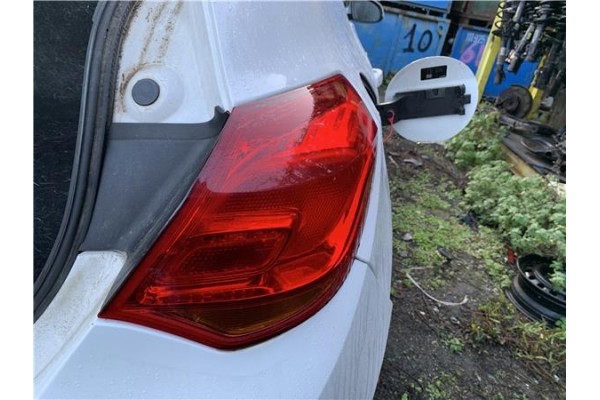 Recambio de piloto trasero derecho para opel astra j berlina 5p 1.6 selective referencia OEM IAM 13306454  