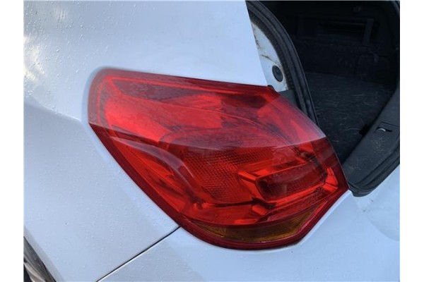 Recambio de piloto trasero izquierdo para opel astra j berlina 5p 1.6 selective referencia OEM IAM 13306453  